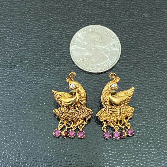 Vintage 90’s AVON Gold-tone Peacock Purple Crystal Fringe Earrings 7.3g - Picture 10 of 15